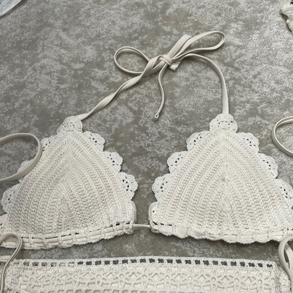 Abercrombie and Fitch cream chochet bathing suit triangle top size size L